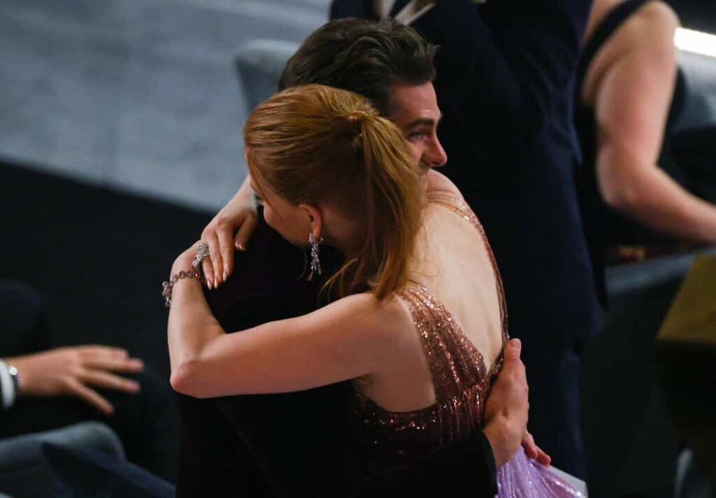 Andrew Garfield sul lutto e il supporto di Jessica Chastain.